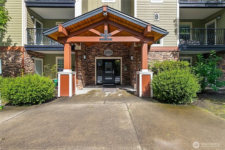 Property Photo:  690  32nd Street B301  WA 98225 