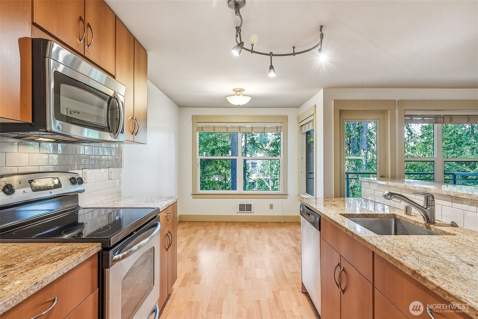 Property Photo:  22910  90th Avenue W E304  WA 98026 