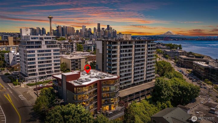 Property Photo:  507 W Mercer St 401  WA 98119 