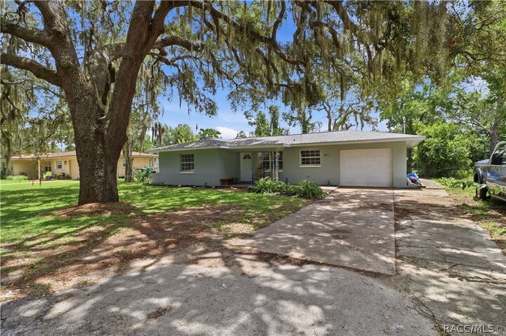 Property Photo:  2811 Monroe Street W  FL 34453 