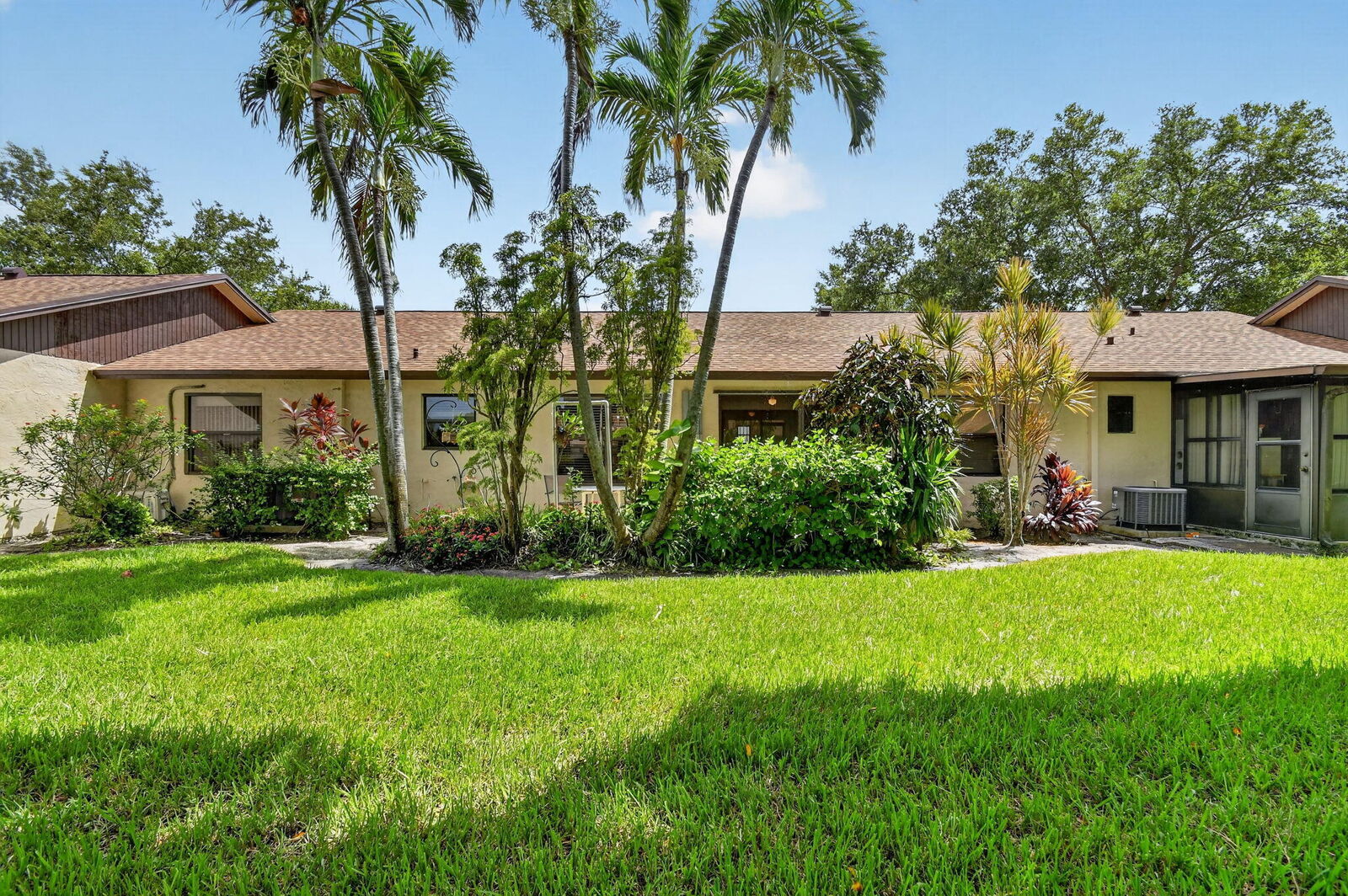 Property Photo: 51 Via De Casas Norte FL 33426