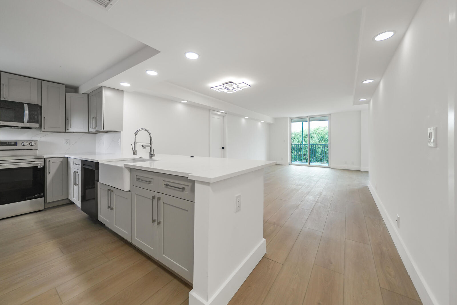 Property Photo: 5301 NW 2nd Avenue 407 FL 33487