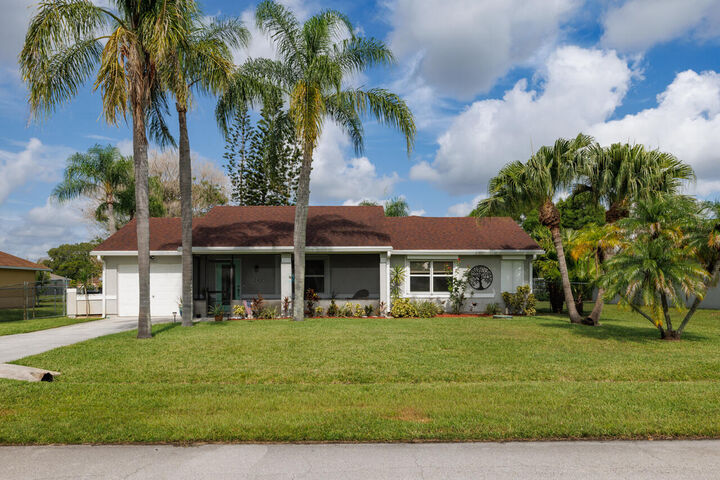 Property Photo:  2502 SE University Terrace  FL 34952 