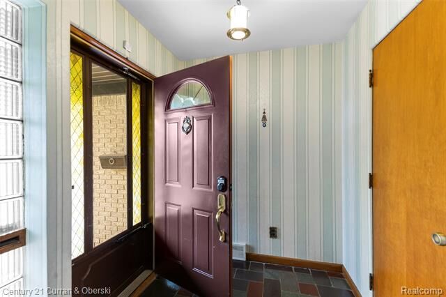 Property Photo:  4 Crescent Court  MI 48124 