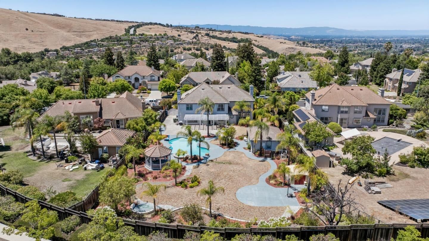 Property Photo: 2160 Shadow Ridge Way CA 95138