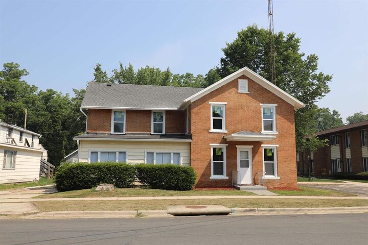 Property Photo:  102 E High Street  IL 61060 
