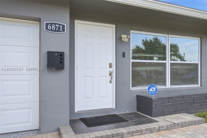 Property Photo: 6871 NW 28th St FL 33313
