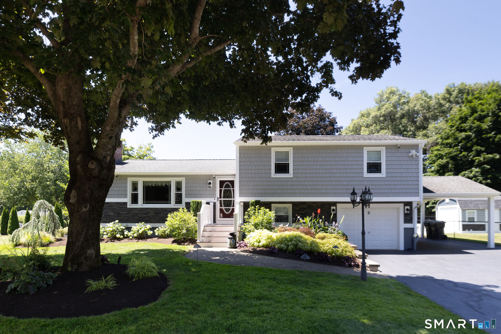 Property Photo:  2 Woodridge Court  CT 06489 