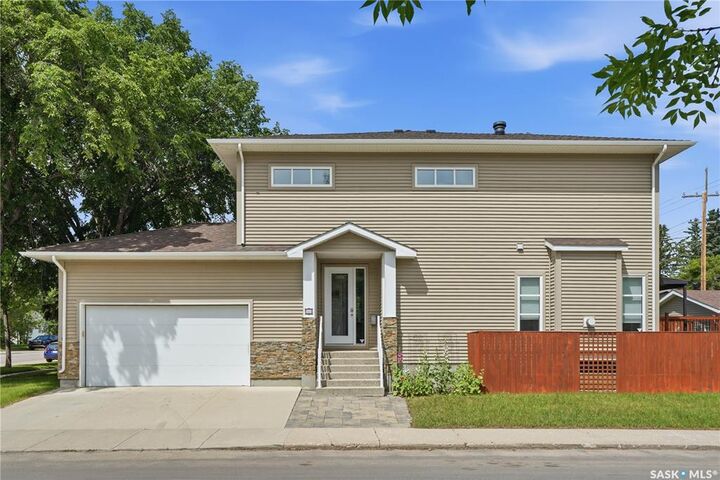 Property Photo: 1623 Broadway Avenue SK S7H 2B2