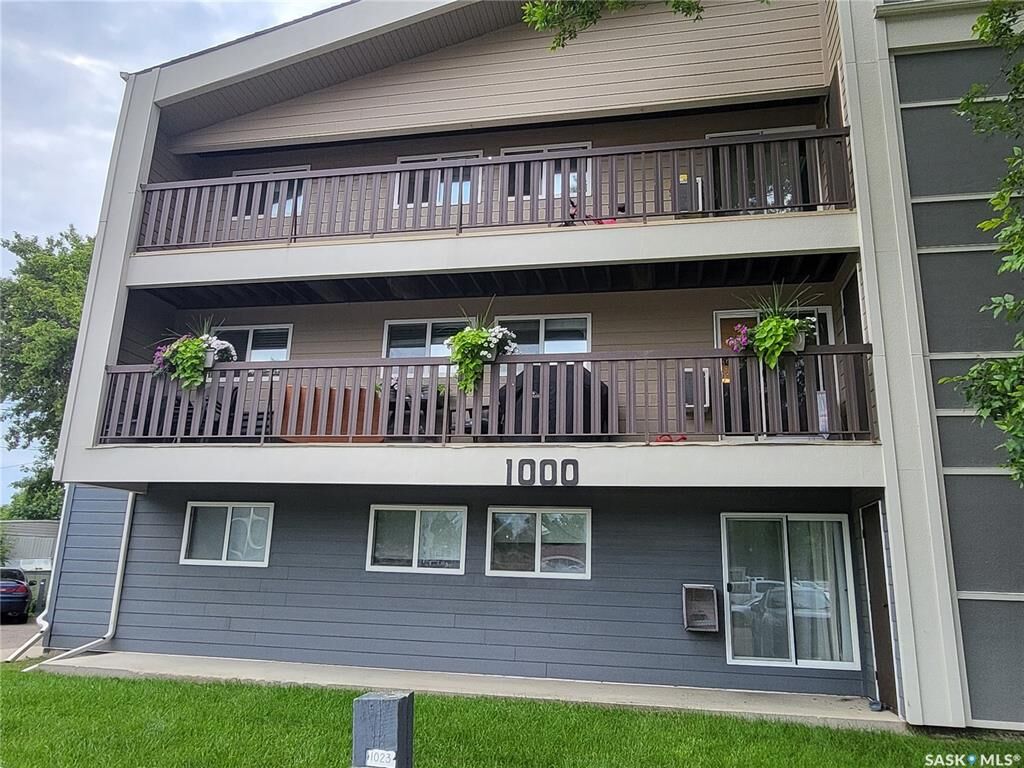 Property Photo: 425 115th Street E 1026 SK S7N 2E5