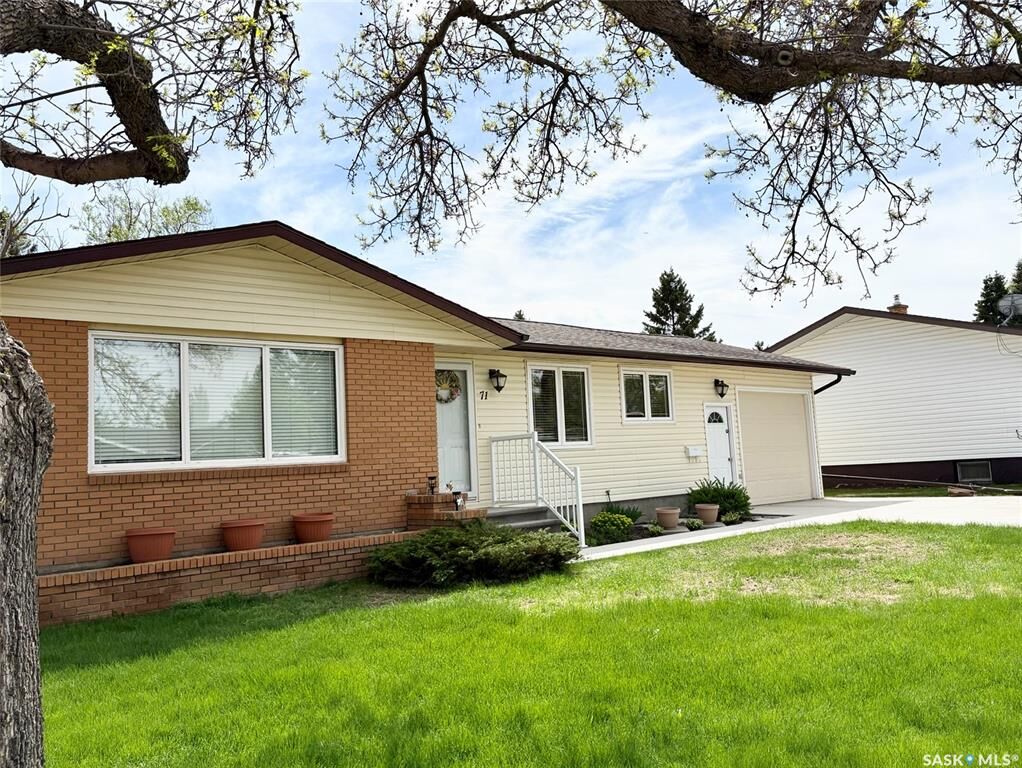 Property Photo: 71 Dalebrooke Drive SK S3N 2N6