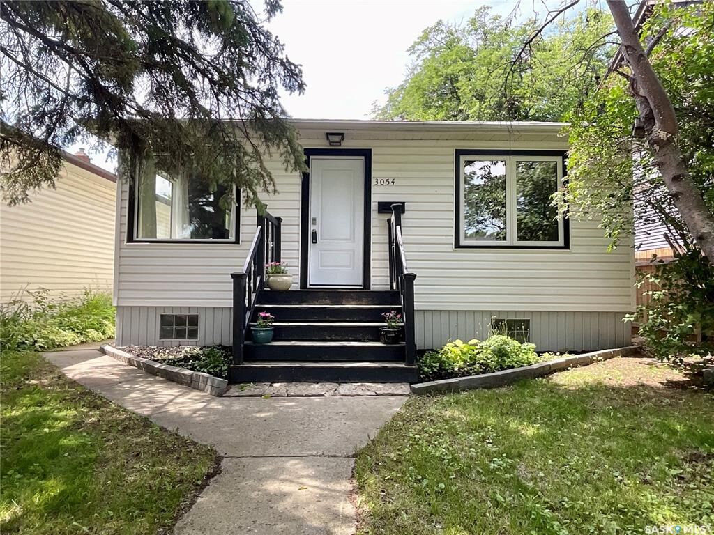 Property Photo: 3054 Athol Street SK S4S 1Y5