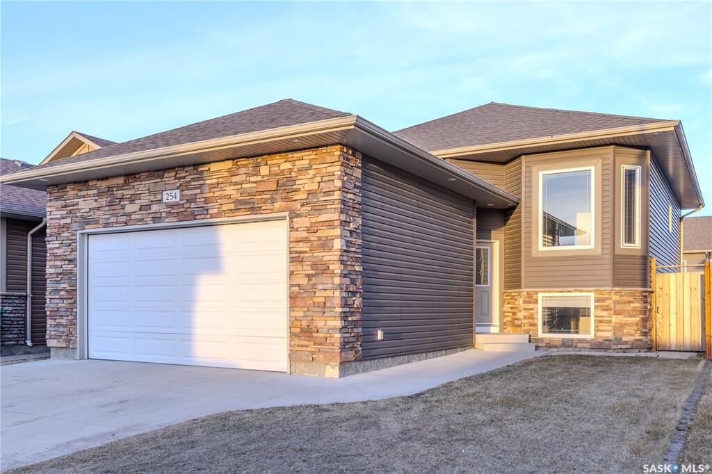 Photo de la propriété: 254 Macinnes Street SK S7T 0T2