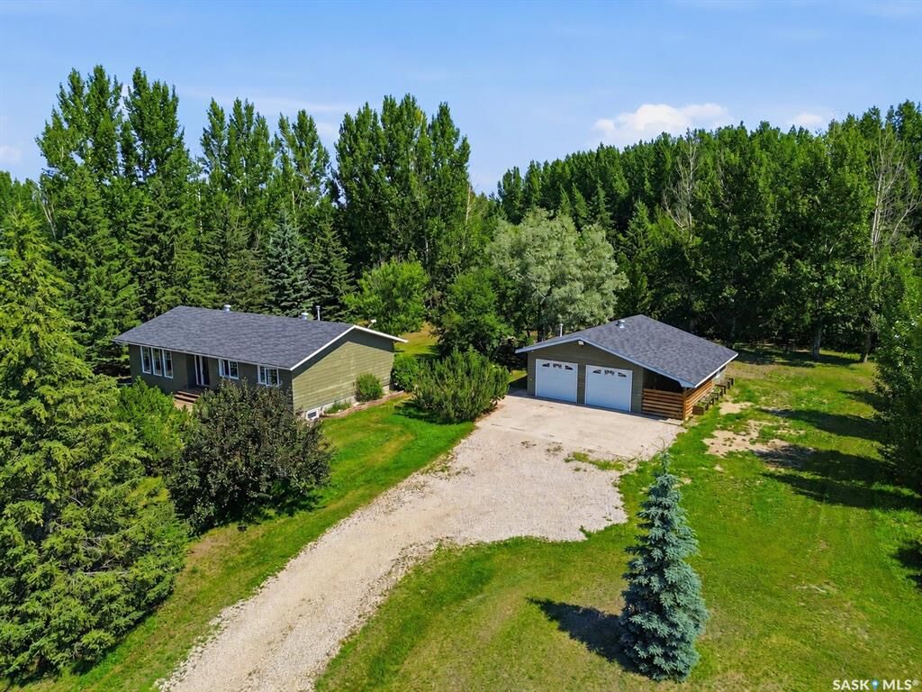 Property Photo: 43 Beaver Ridge Road SK S7K 2G8