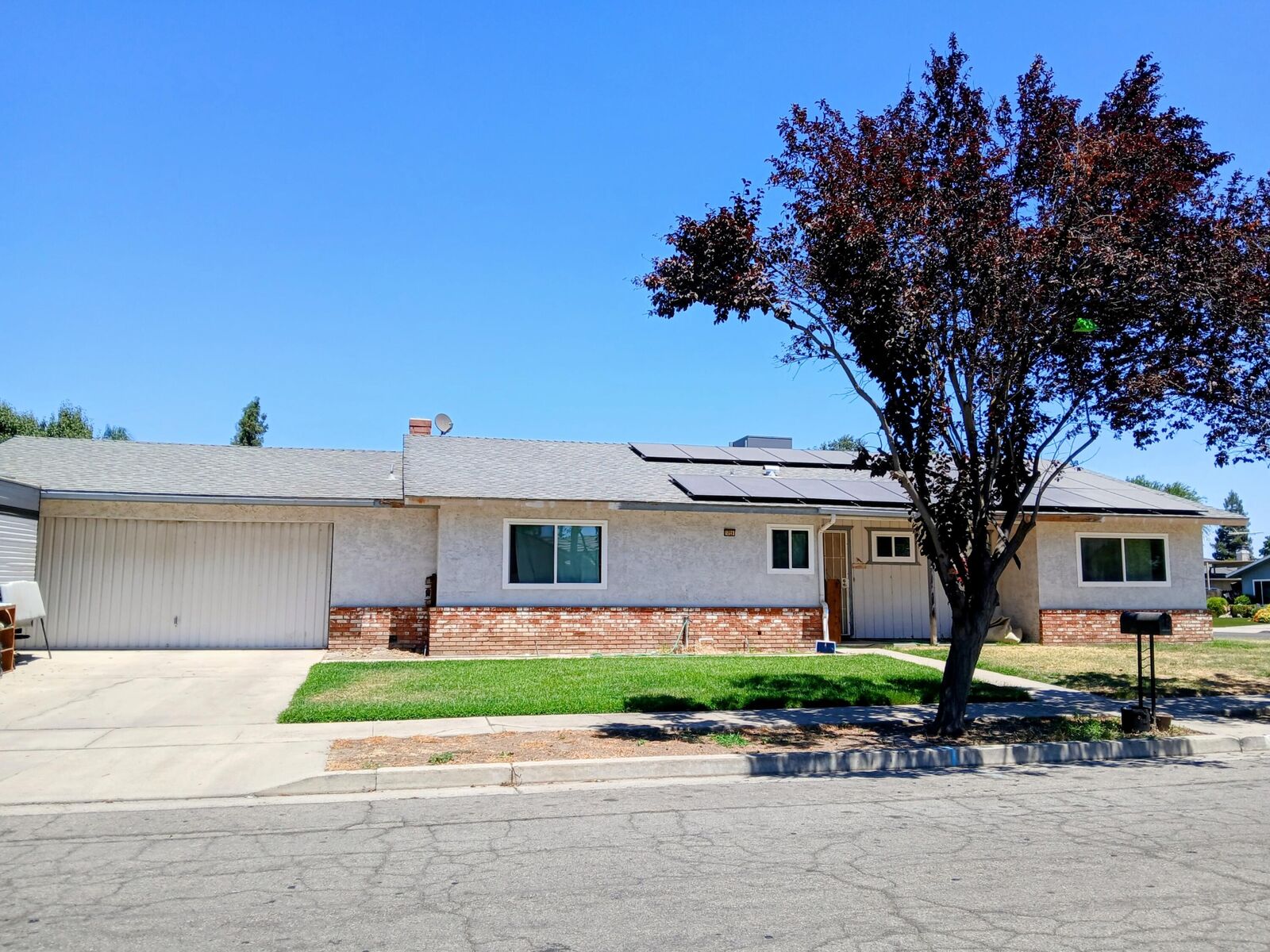 Property Photo:  1820 E Ash Avenue  CA 93274 