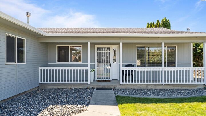 Property Photo: 910 S Arthur WA 99336