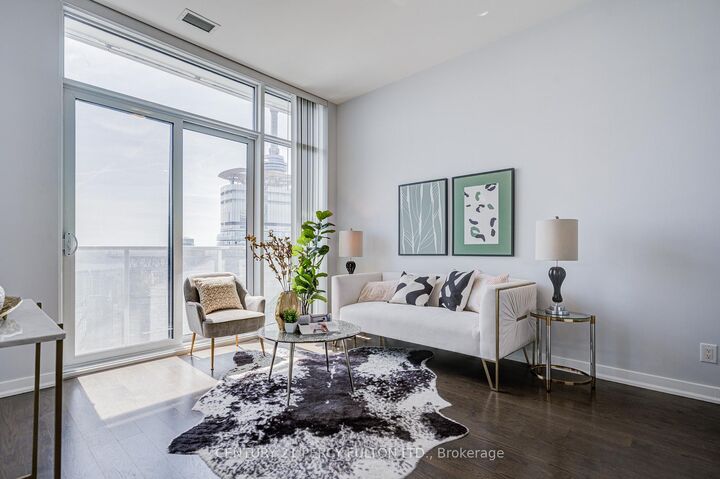 Property Photo:  100 Harbour Street 6901  ON M5J 0B5 