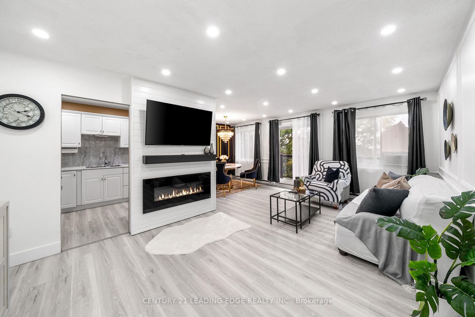 Property Photo:  131 Taunton Road E 502  ON L1G 3T8 
