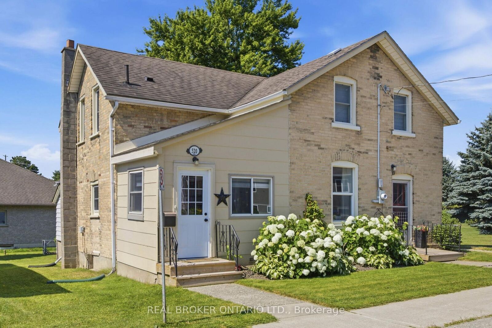 Property Photo: 520 Elma Street W ON N4W 1W3