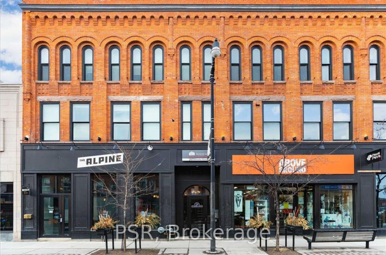 Property Photo:  2870 Dundas Street W 310  ON M6P 1Y8 