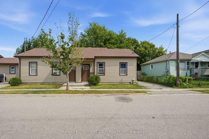 102 (A-C) Sarah Street — photo 1