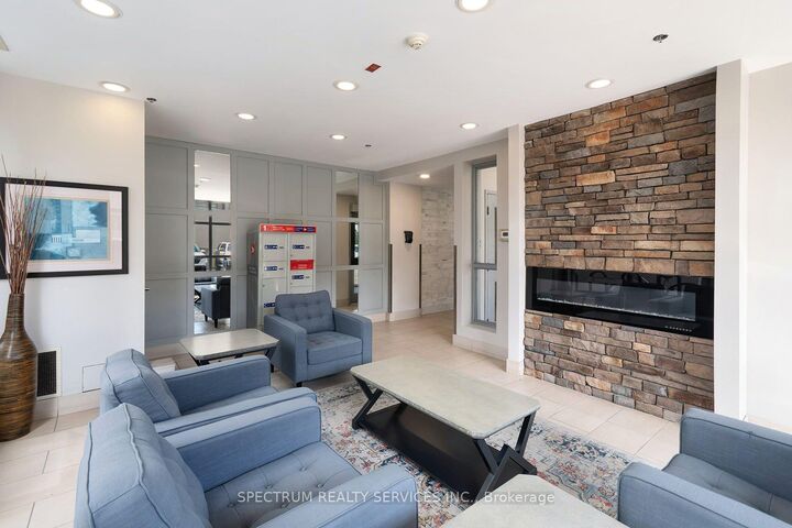 Property Photo:  2464 Weston Road 406  ON M9N 0A2 