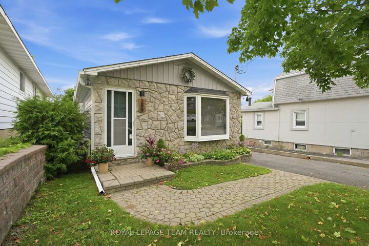 Property Photo: 289 Montfort Street ON K1L 5N7