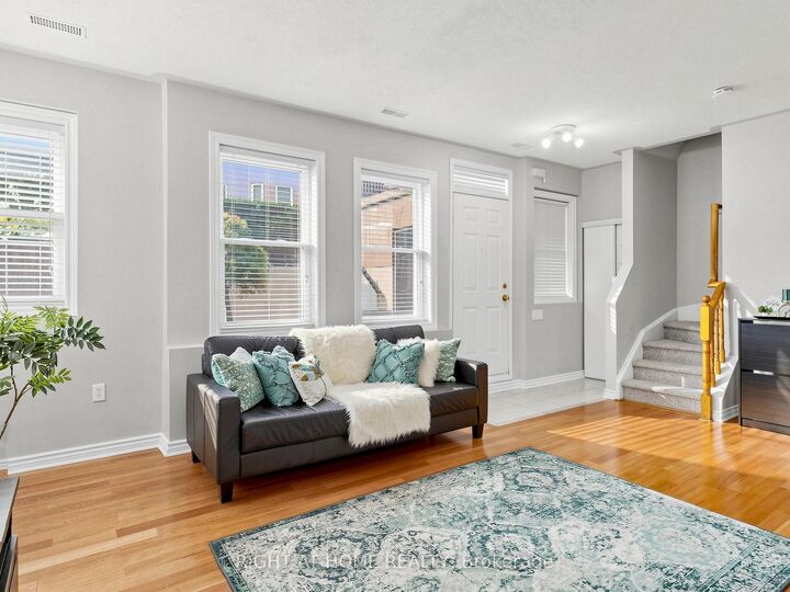 Photo de la propriété:  760 Lawrence Avenue W 76  ON M6A 3E7 