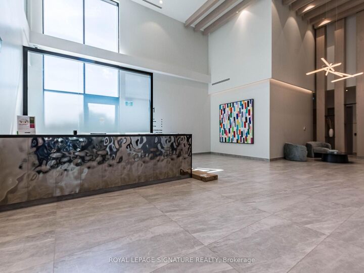 Property Photo:  86 Dundas Street E 622  ON L5A 0B1 