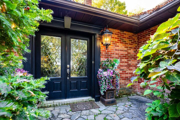 Property Photo: 735 Lakeshore Road E ON L3K 5V3