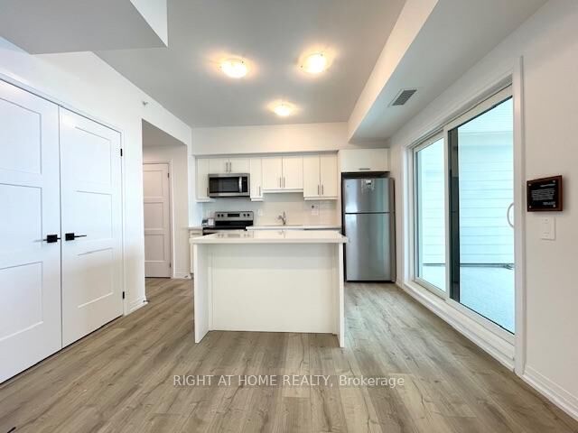 15 Kneeshaw Drive 102 — photo 1