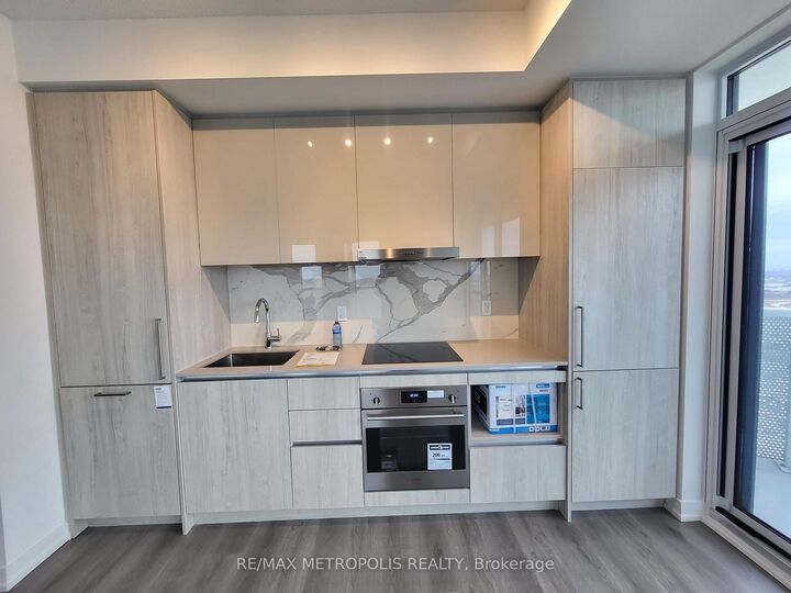 Property Photo:  225 Commerce Street 3209  ON L4K 0R1 