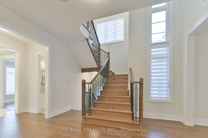 Property Photo: 94 Sunny Acres Crescent ON L7B 0S6