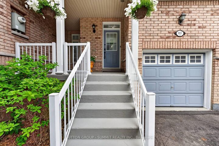 Property Photo: 187 Kirkvalley Crescent ON L4G 7S4