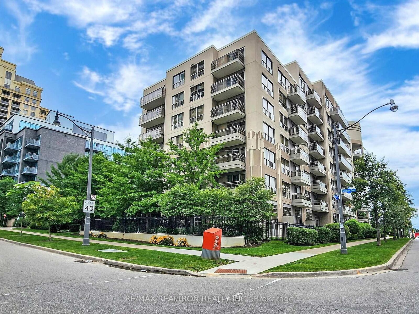 Property Photo: 19 Barberry Place 416 ON M2K 3E3
