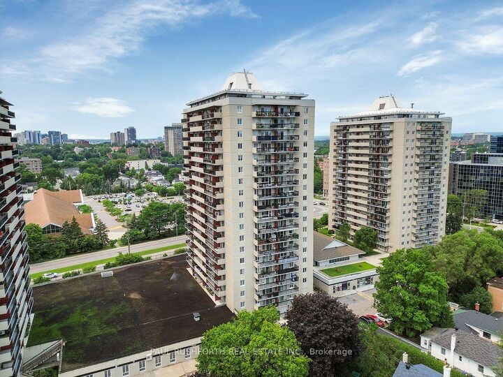 Property Photo:  158 B McArthur Avenue 1702  ON K1L 8C9 