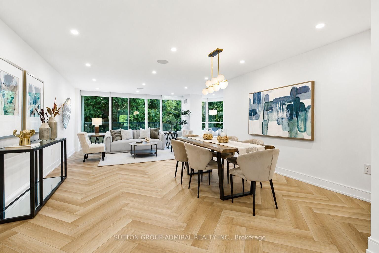 Property Photo: 7250 Yonge Street 311 ON L4J 7X1