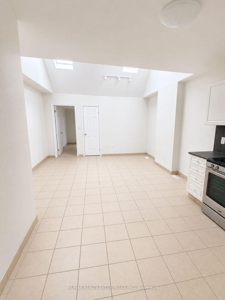 Property Photo:  1136 Dufferin Street 2  ON M6H 4B6 