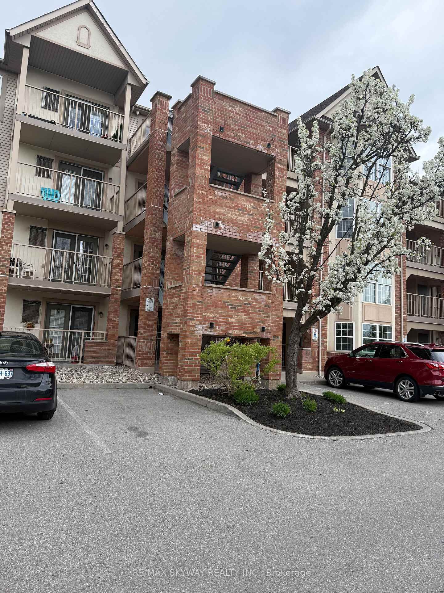 Property Photo: 4025 Kilmer Drive 410 ON L7M 4M5