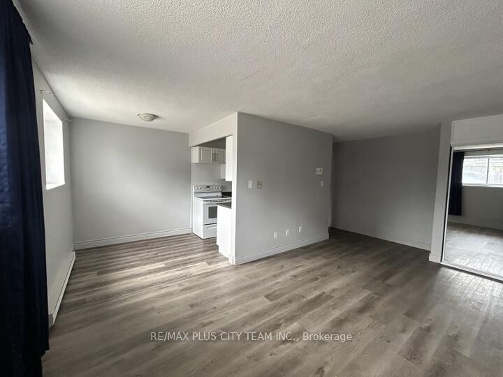 Property Photo:  200 Park Road 101  ON L1J 4L8 