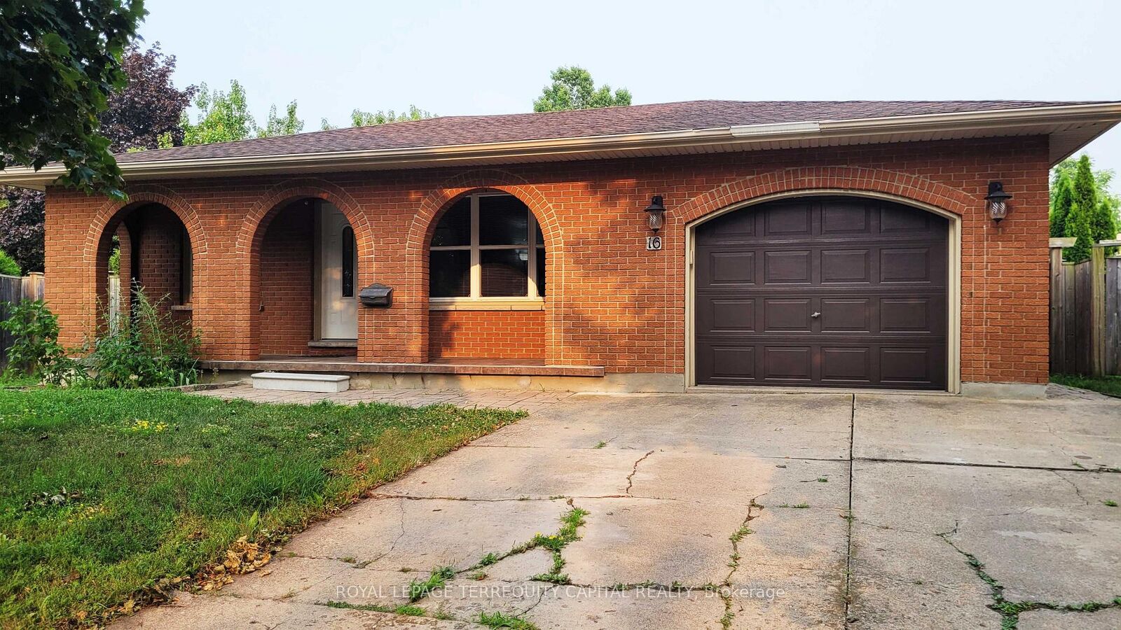 Property Photo: 16 Mayfair Court ON L2M 7K5