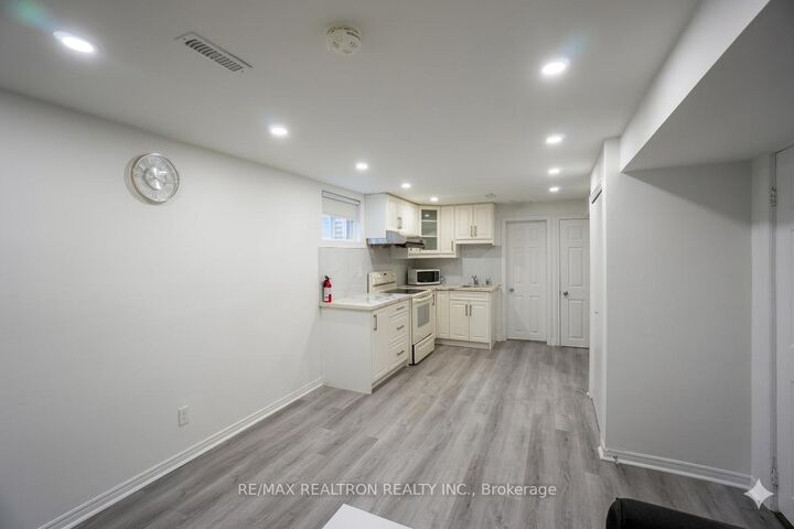Property Photo: 3 Evergreen Crescent Lower ON L3T 5V8