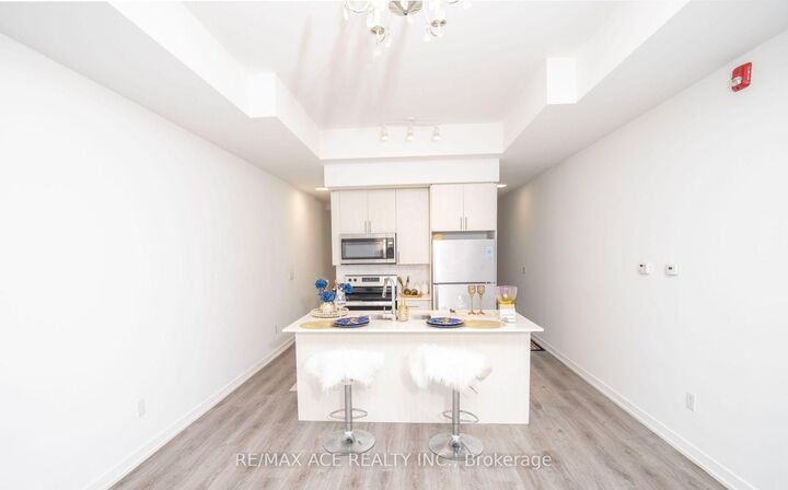 Property Photo:  3686 St Clair Avenue E 105  ON M1M 0E4 