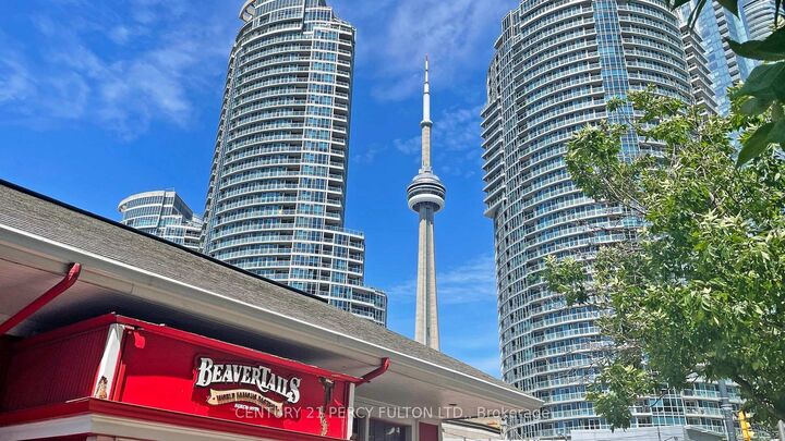 Property Photo: 100 Harbour Street 6901 ON M5J 0B5