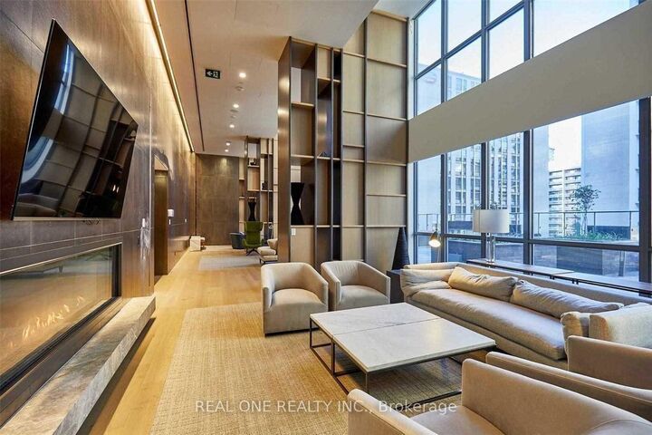 Photo de la propriété: 7 Grenville Street 3812 ON M4Y 0E9