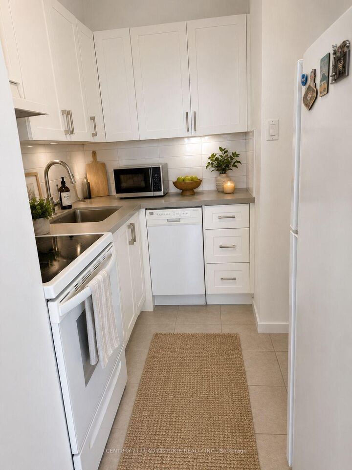 Property Photo: 20 Prince Arthur Avenue 14F ON M5R 1B1
