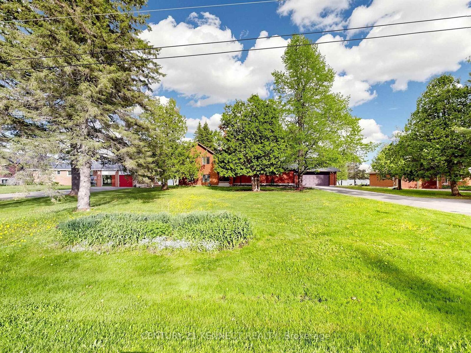 Property Photo: 44 Pinewood Boulevard ON K0M 2T0