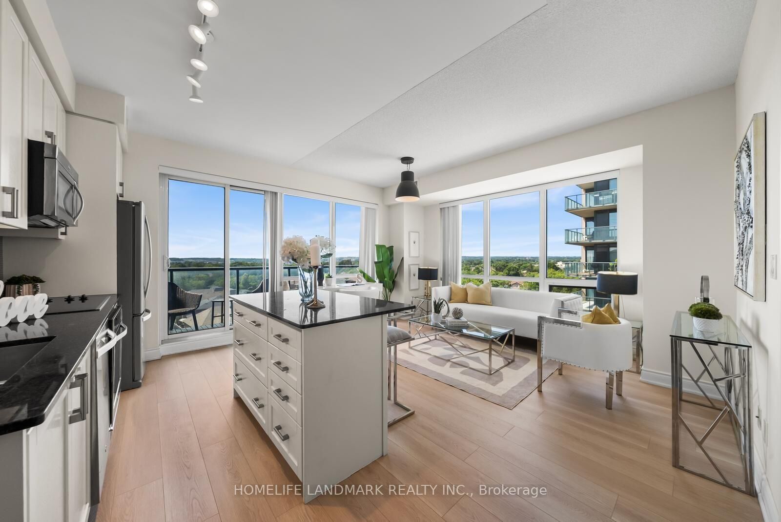 Property Photo: 9088 Yonge Street 702A ON L4C 0Y6