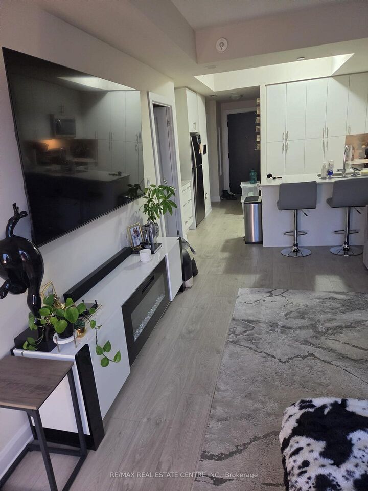 Property Photo: 3200 William Colston Avenue 810 ON L6H 7W6
