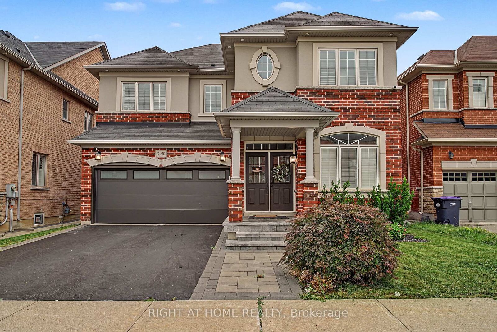 Property Photo: 3190 Southwind Road ON L5M 0V8